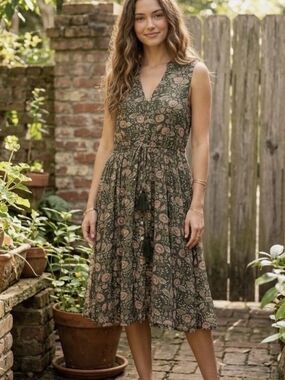 El Naturalista Olive Green Floral V‑Neck Midi Dress